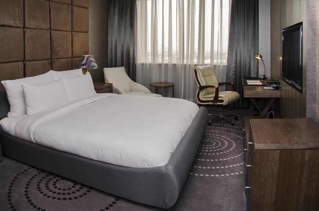 Fleuve Congo Hotel By Blazon Hotels Кіншаса Екстер'єр фото