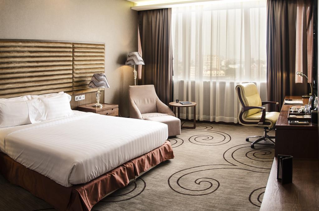 Fleuve Congo Hotel By Blazon Hotels Кіншаса Екстер'єр фото
